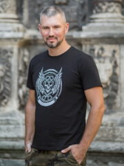 Футболка чоловіча «Череп з поршнями» чорна SKULL з білою вишивкою