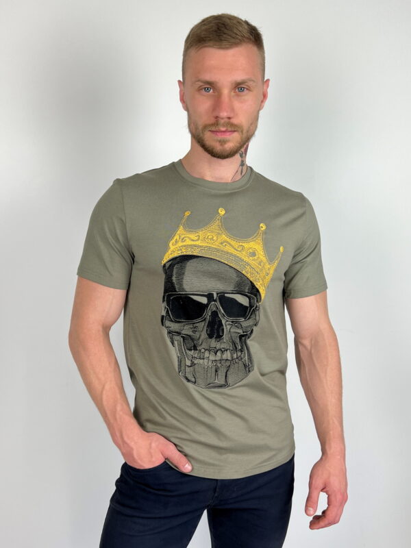 Футболка чоловіча «Череп з короною» хакі з вишивкою SKULL