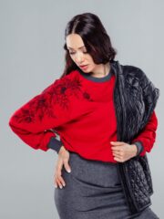 Світшот жіночий «Квіти піона» червоний з авторською вишивкою