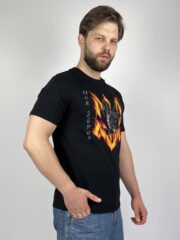 Деталі вишивки на чоловічій футболці Моя зброя мій оберіг