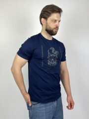 Чоловіча футболка синього кольору з вишивкою
